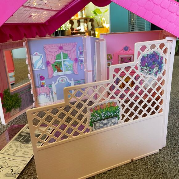 Vintage Barbie Fold 'n Fun Home - Incomplete - Picture 10 of 16